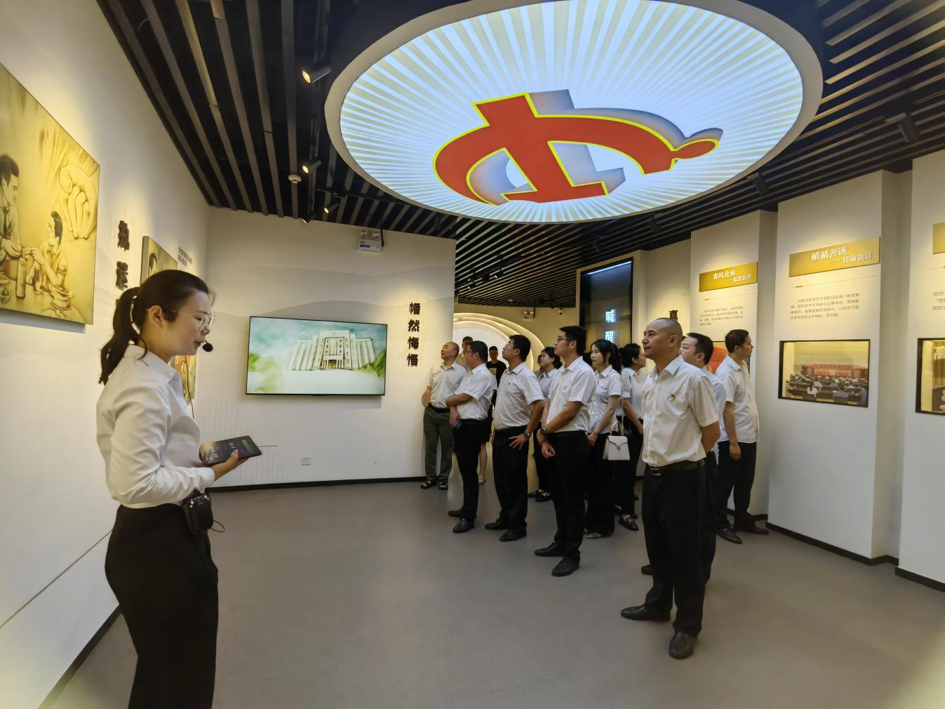 市秦巴農(nóng)擔(dān)公司開展“學(xué)習(xí)黨規(guī)黨紀(jì)、筑牢廉潔底線”黨紀(jì)學(xué)習(xí)主題黨日活動
